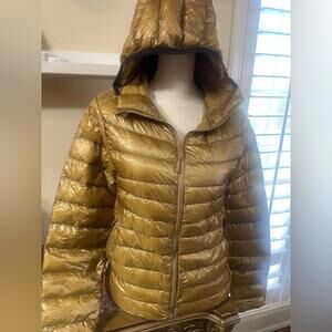 New Fitouch Skyline Gold Puffer Women’s Packable Down Jacket with Hood, SIZE MED